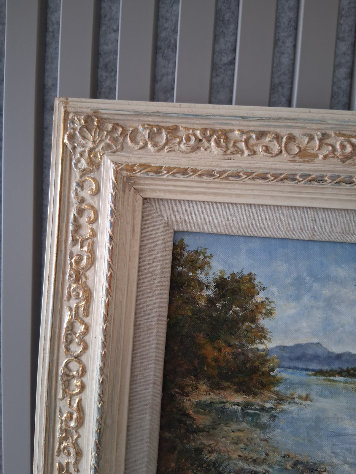 Altes Ölgemälde handgemalt mit antikem Rahmen | Blick auf den Chiemsee mit Alpenpanorama | Signiert