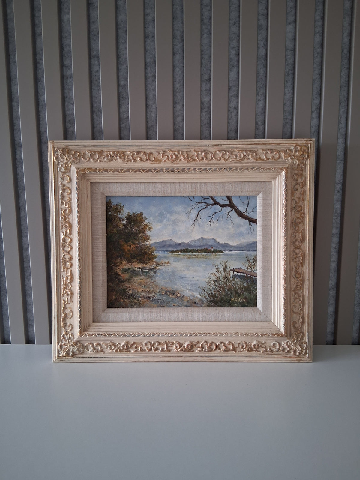 Altes Ölgemälde handgemalt mit antikem Rahmen | Blick auf den Chiemsee mit Alpenpanorama | Signiert
