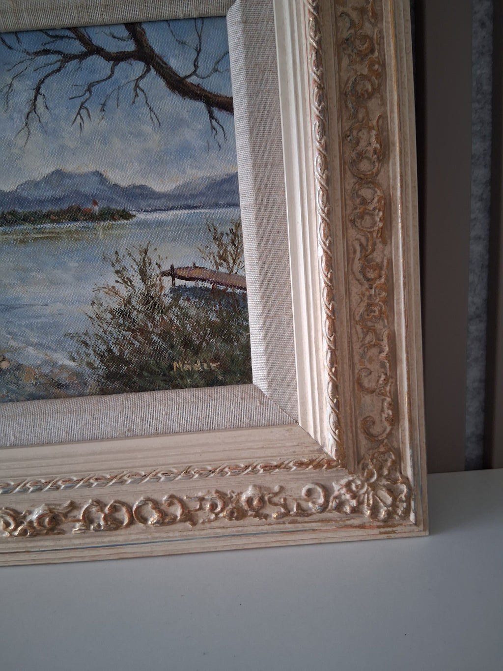 Altes Ölgemälde handgemalt mit antikem Rahmen | Blick auf den Chiemsee mit Alpenpanorama | Signiert
