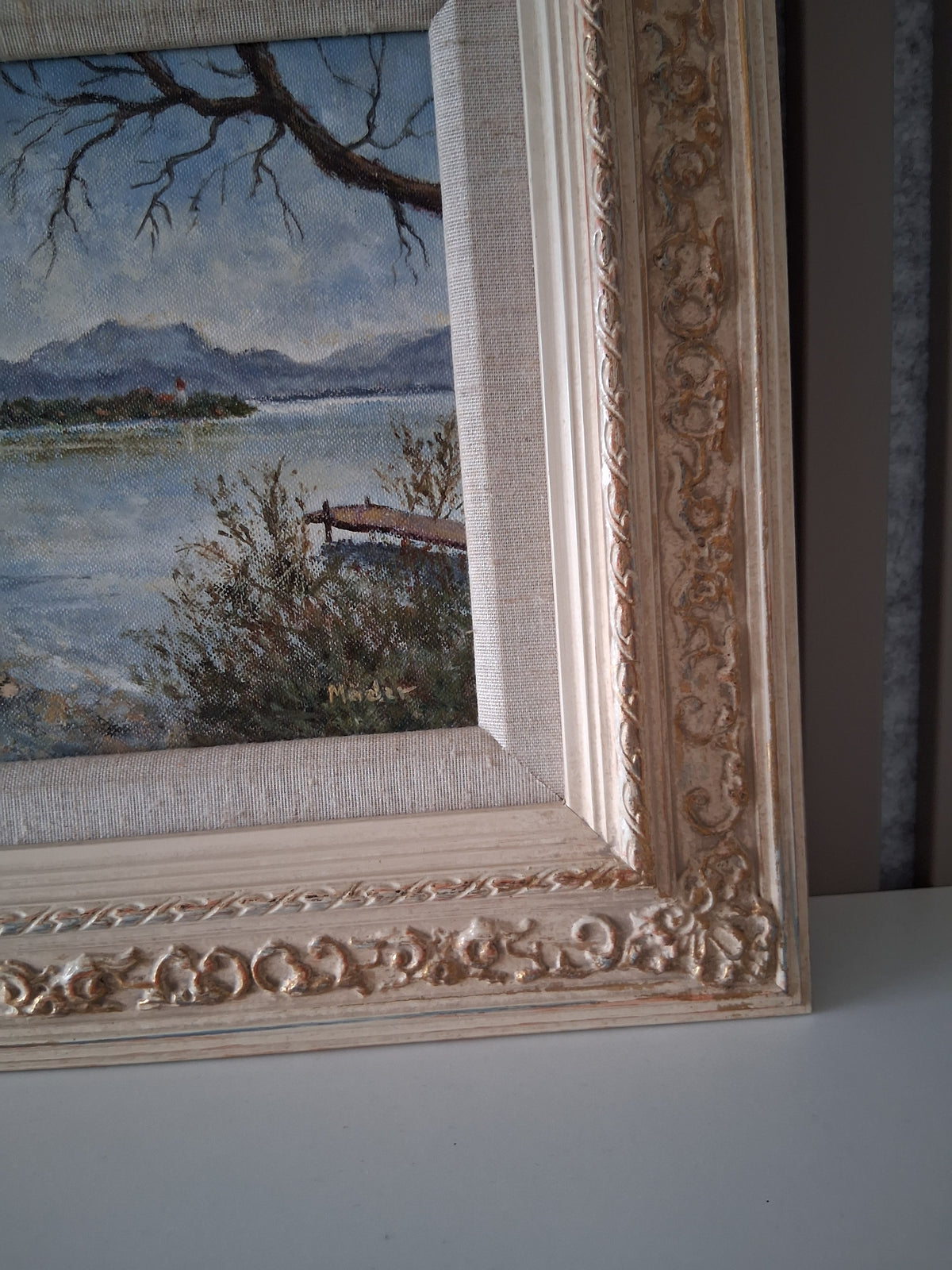 Altes Ölgemälde handgemalt mit antikem Rahmen | Blick auf den Chiemsee mit Alpenpanorama | Signiert